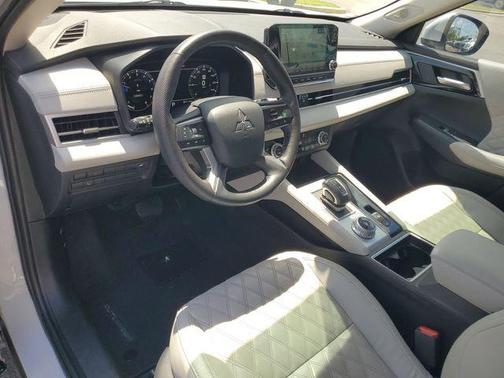 White Diamond 2023 Mitsubishi Outlander SEL