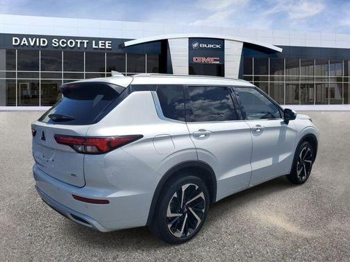 White Diamond 2023 Mitsubishi Outlander SEL