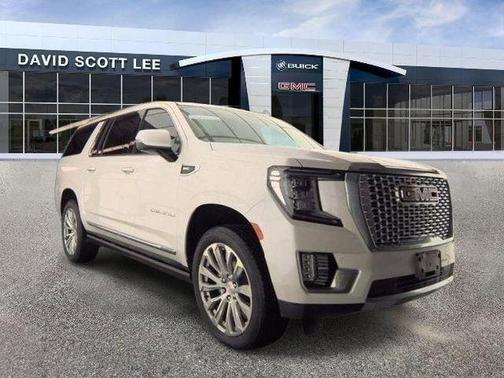 White Frost Tricoat 2022 GMC Yukon XL Denali