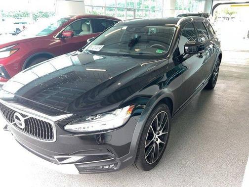 2020 Volvo V90 Cross Country T6