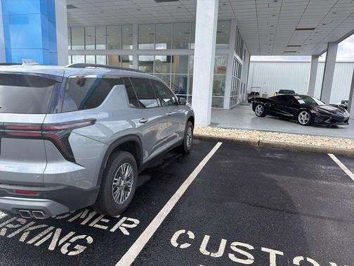 2024 Chevrolet Traverse LT