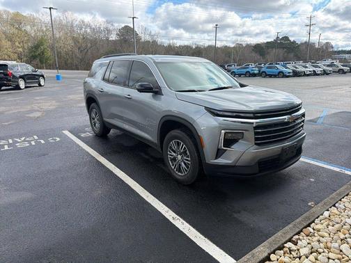 2024 Chevrolet Traverse LT