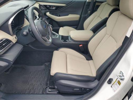 Crystal White Pearl 2025 Subaru Outback Limited