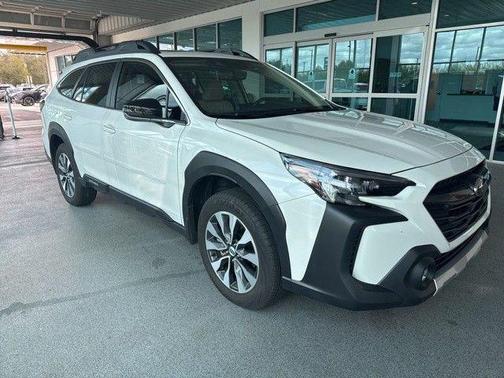 Crystal White Pearl 2025 Subaru Outback Limited