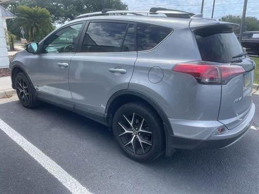 Silver Sky Metallic 2017 Toyota RAV4 SE