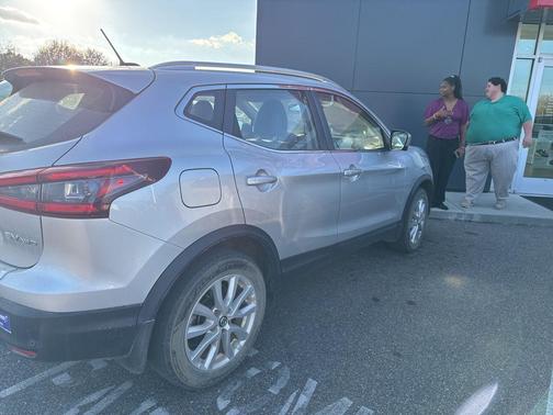 2022 Nissan Rogue Sport SV