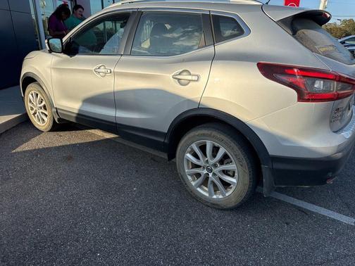 2022 Nissan Rogue Sport SV