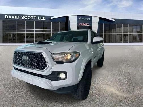 Super White 2018 Toyota Tacoma TRD Sport