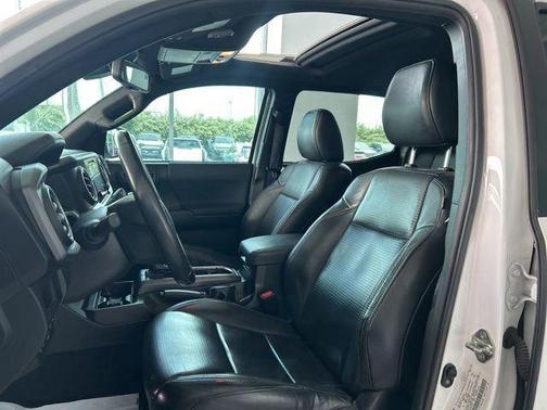 Super White 2018 Toyota Tacoma SR5