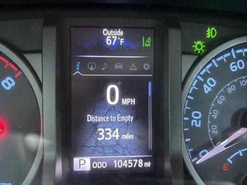 Super White 2018 Toyota Tacoma TRD Sport