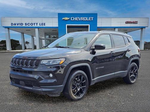 Diamond Black Crystal Pearlcoat 2023 Jeep Compass Latitude