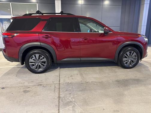 2022 Nissan Pathfinder SV 2WD