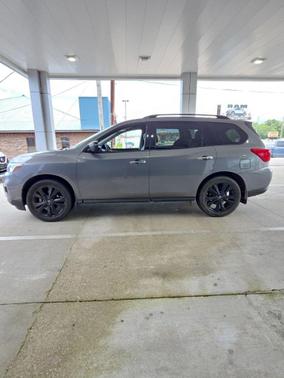 Gun Metallic 2018 Nissan Pathfinder SL