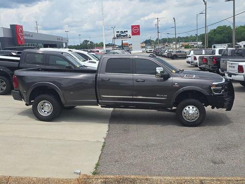 Granite Crystal Metallic Clearcoat 2025 RAM 3500 Limited Crew Cab 4x4 8' Box