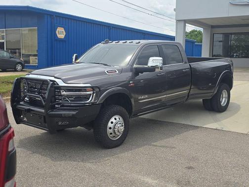 Granite Crystal Metallic Clearcoat 2025 RAM 3500 Limited Crew Cab 4x4 8' Box