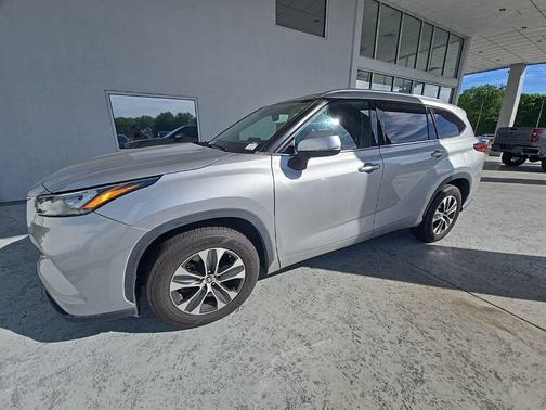 Celestial Silver Metallic 2020 Toyota Highlander XLE