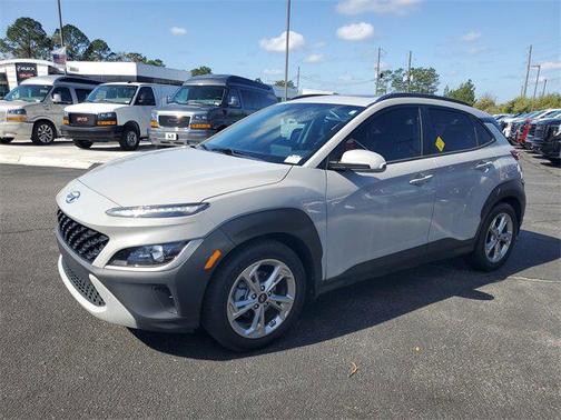 2022 Hyundai KONA SEL