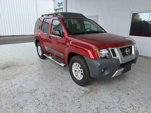Red 2015 Nissan Xterra S