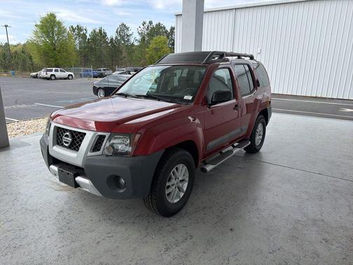 Red 2015 Nissan Xterra S