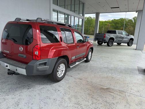 Red 2015 Nissan Xterra S