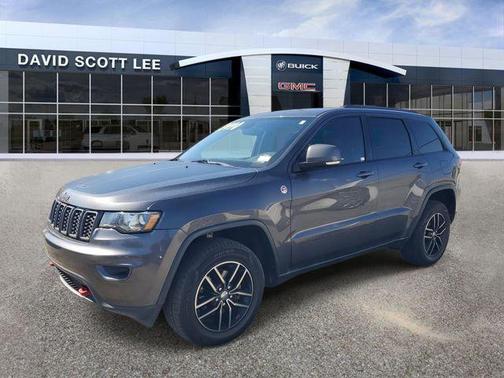 Granite Crystal Metallic Clearcoat 2017 Jeep Grand Cherokee Trailhawk