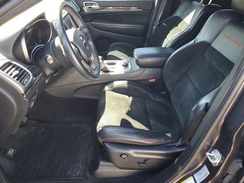 Granite Crystal Metallic Clearcoat 2017 Jeep Grand Cherokee Trailhawk