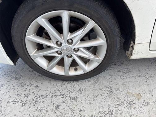 2013 Toyota Prius v Two
