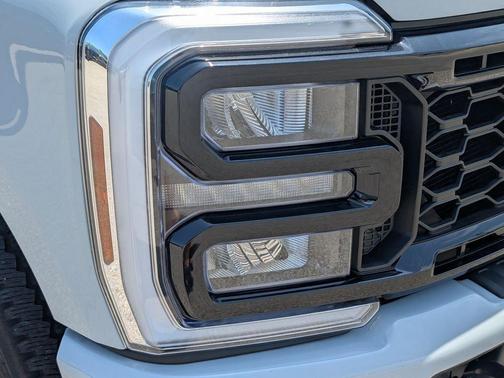 Avalanche 2025 Ford F-350 Lariat