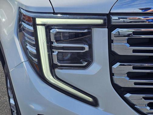 White Frost Tricoat 2022 GMC Sierra 1500 Denali