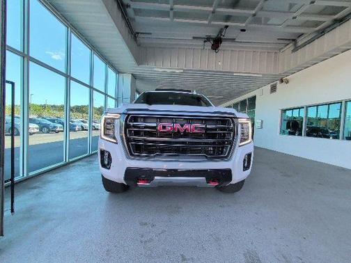 2023 GMC Yukon XL 4WD AT4