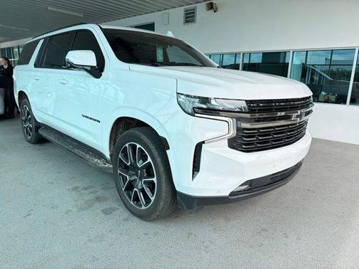 Summit White 2022 Chevrolet Suburban RST