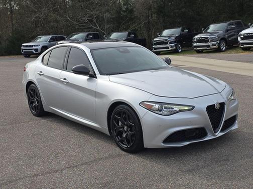 2021 Alfa Romeo Giulia Base
