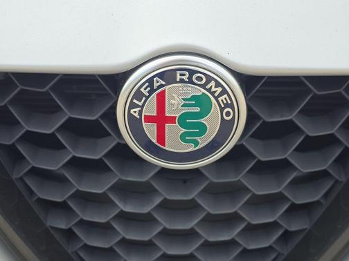 2021 Alfa Romeo Giulia Base