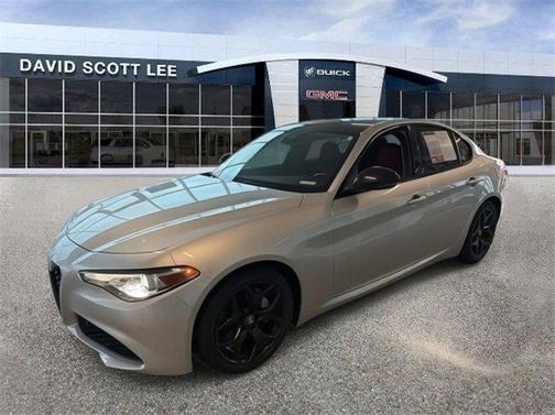 2021 Alfa Romeo Giulia Base