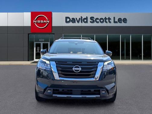 2022 Nissan Pathfinder Platinum 2WD