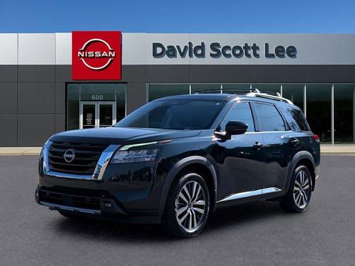 2022 Nissan Pathfinder Platinum 2WD