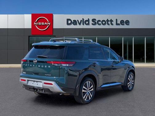 2022 Nissan Pathfinder Platinum 2WD