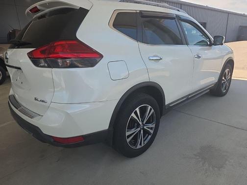 Pearl White 2017 Nissan Rogue SL