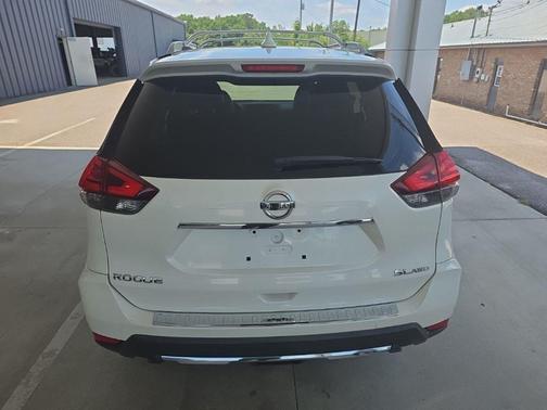 Pearl White 2017 Nissan Rogue SL