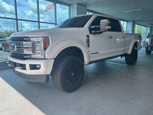White 2017 Ford F-250 Lariat