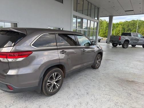 Predawn Gray Mica 2019 Toyota Highlander LE