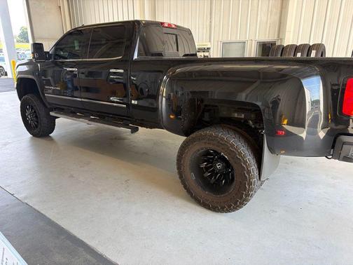 Black 2019 GMC Sierra 3500 Denali