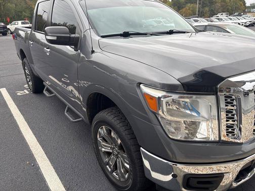 2018 Nissan Titan SV