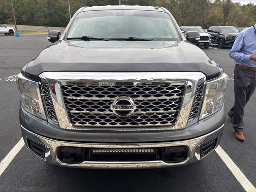 2018 Nissan Titan SV