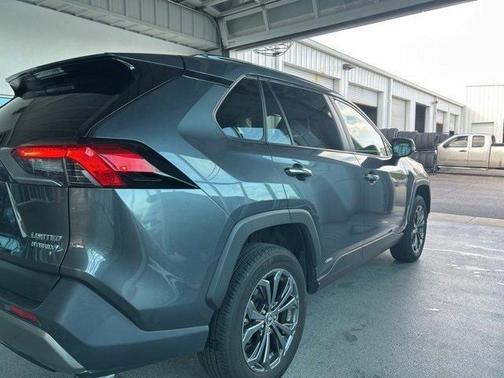 2024 Toyota RAV4 Hybrid SE