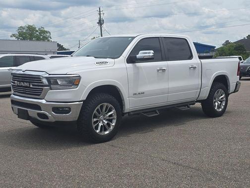 Bright White Clearcoat 2022 RAM 1500 Laramie