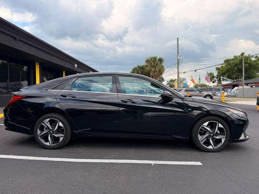 2021 Hyundai ELANTRA Limited