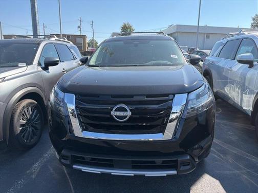 2025 Nissan Pathfinder Platinum 4WD