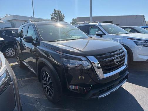2025 Nissan Pathfinder Platinum 4WD