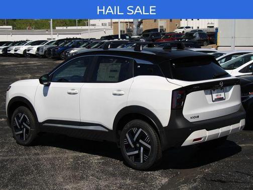 Aspen White Tricoat/Super Black 2026 Nissan Kicks SV